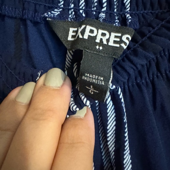 Express Strapless Flowy Top - Picture 5 of 5
